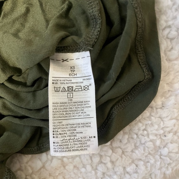 Old Navy t-shirt - Picture 5 of 5